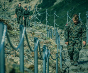 Ekstremalne szkolenie na Śnieżce. Jak wojsko walczy z kosmicznymi anomaliami i górskim klimatem?
