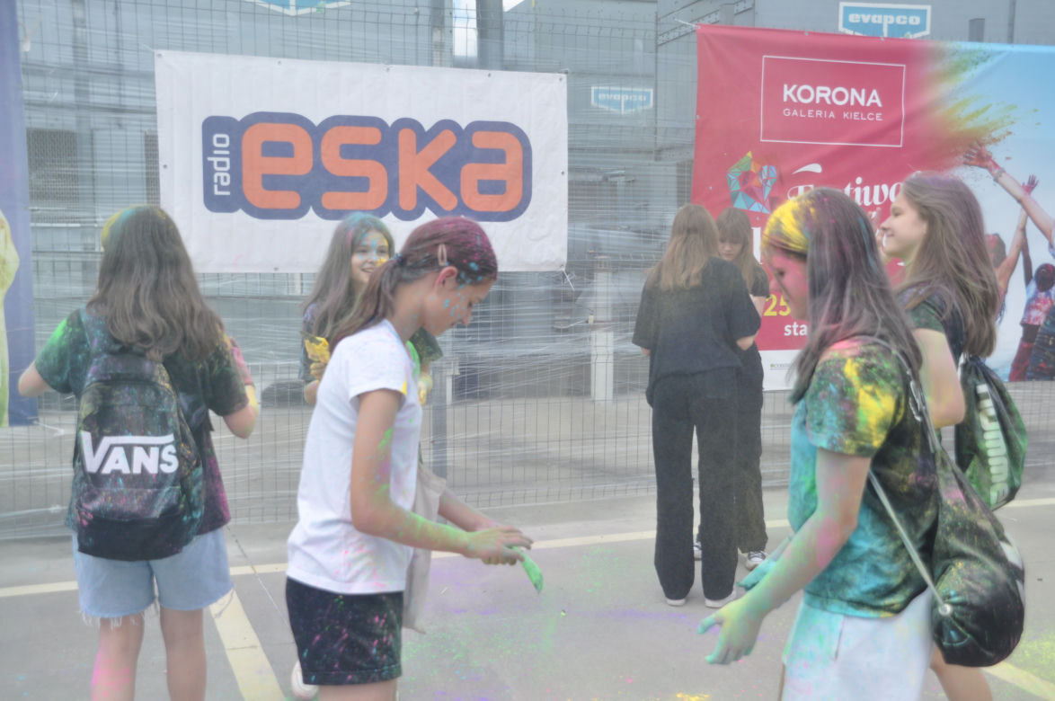 Festiwal kolorów w Kielcach. Szalona zabawa na dachu Galerii Korona