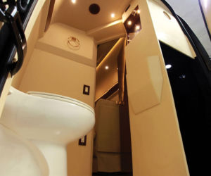 Mercedes Sprinter zmieniony w luksusowy salon