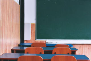 Mrozy paraliżują Pomorze! Dyrektorzy masowo zamykają szkoły. Lekcje odwołano już w ponad 100 placówkach