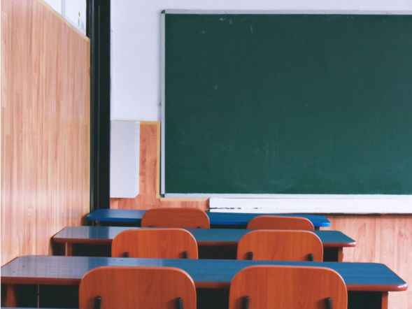 Mrozy paraliżują Pomorze! Dyrektorzy masowo zamykają szkoły. Lekcje odwołano już w ponad 100 placówkach