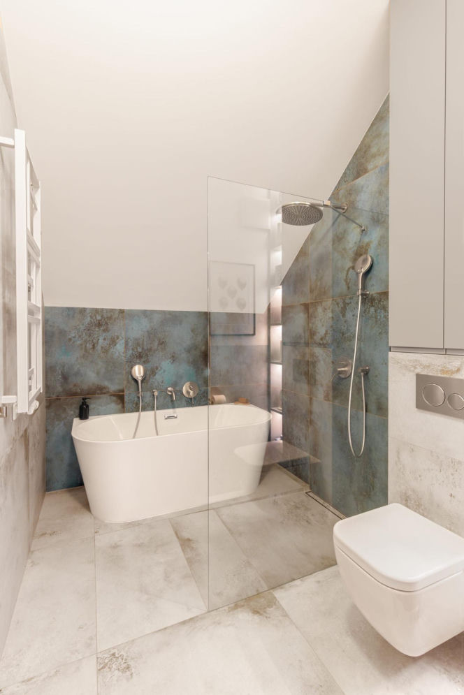 Łazienka z wanną i prysznicem