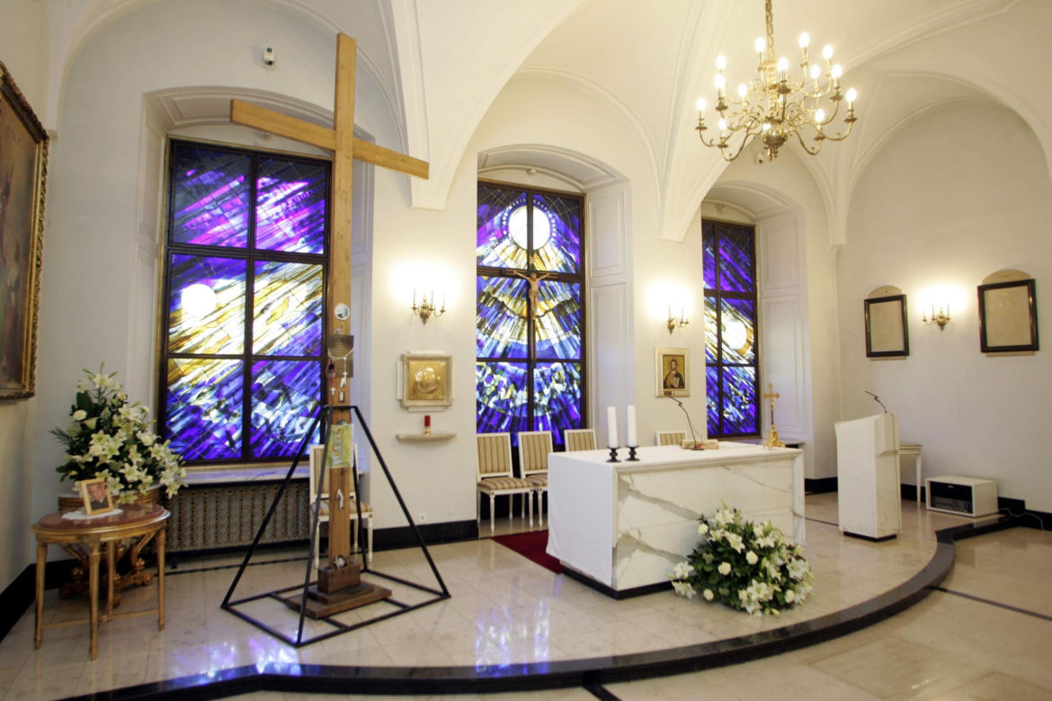 15. rocznica katastrofy smoleńskiej. Burzliwa historia krzyża sprzed Pałacu Prezydenckiego