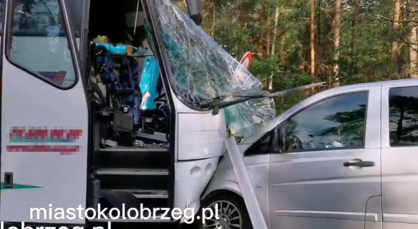 Zderzenie dwóch autkarów w Dźwirzynie pod Kołobrzegiem