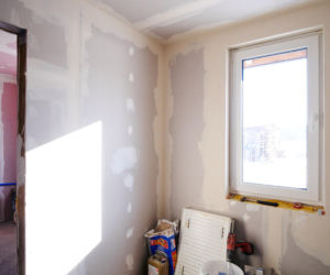 Mama nie wróciła. Tragiczny wypadek przerwał marzenia. Ekipa Nasz Nowy Dom walczyła z czasem. ZDJĘCIA domu przed i po remoncie