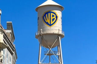 Wielka fuzja na rynku mediów stała się faktem. Co dalej z TVN po przejęciu Warner Bros.?