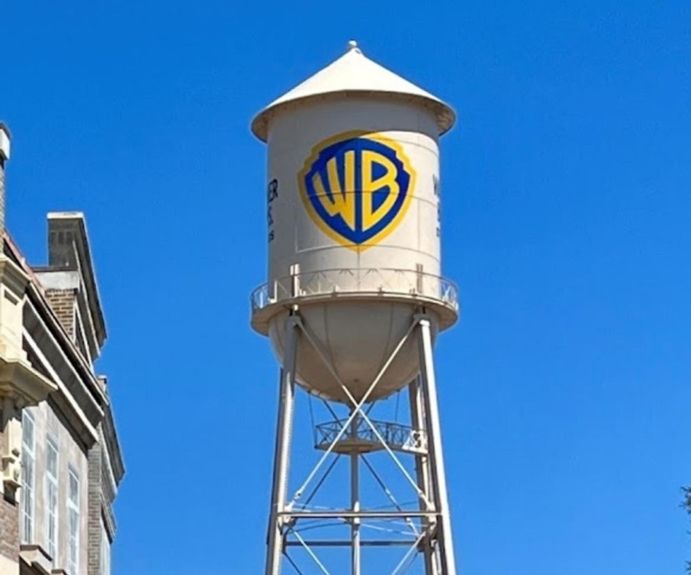 Wielka fuzja na rynku mediów stała się faktem. Co dalej z TVN po przejęciu Warner Bros.?