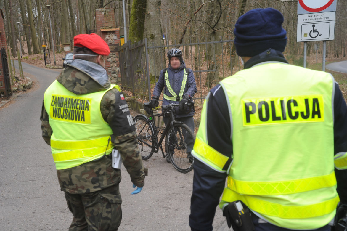 Tak policja walczy z koronawirusem