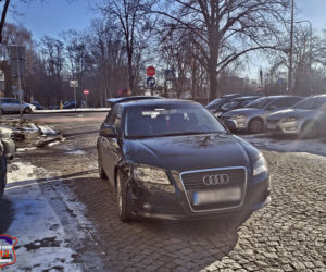 Kobieta włączyła się w Tychach do ruchu i zaczęło się piekło. Trzy samochody uszkodzone