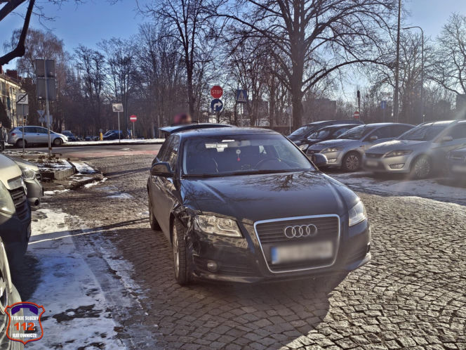 Kobieta włączyła się w Tychach do ruchu i zaczęło się piekło. Trzy samochody uszkodzone