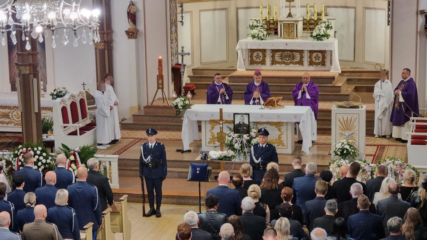 Pogrzeb podinsp. Rafała Fortuńskiego. Policjant to ofiara szaleńca ze Słupska