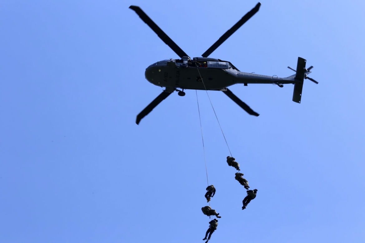 Potężny Black Hawk krąży nad Lublinem. Policyjny śmigłowiec w akcji