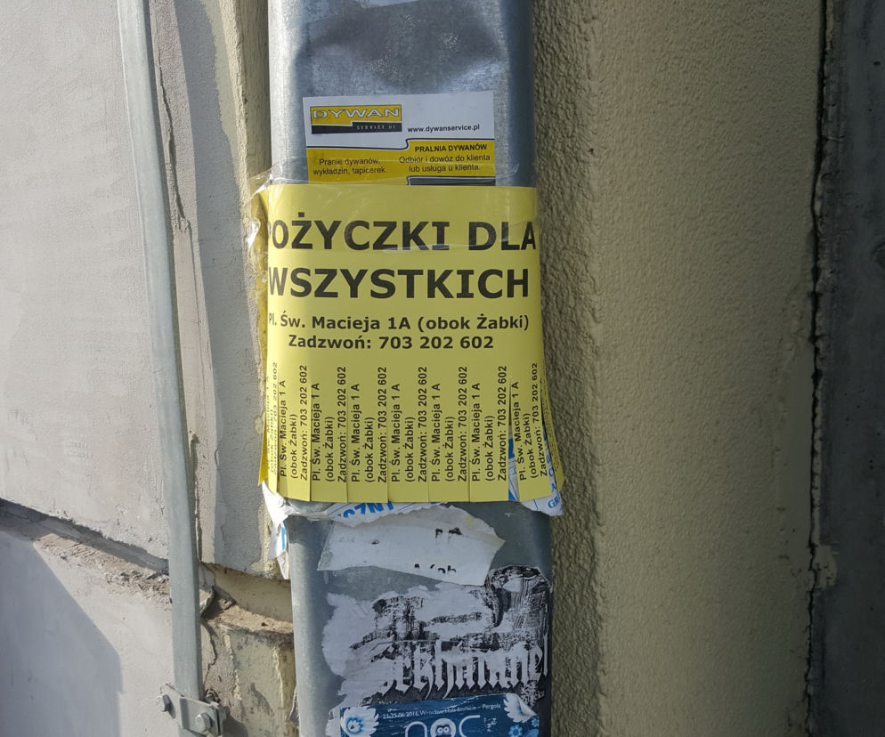 Wrocław jest pełen nielegalnie przyklejonych plakatów i ulotek