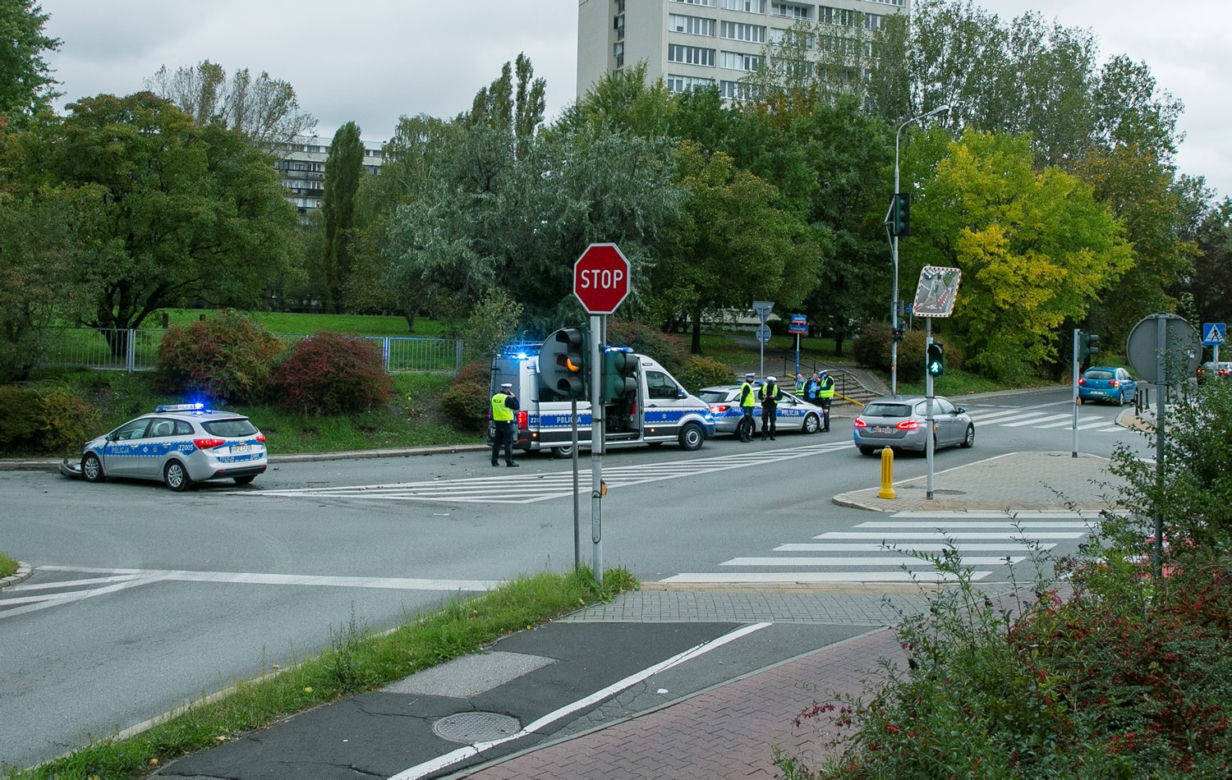  Policja rozbiła radiowóz na Krasińskiego