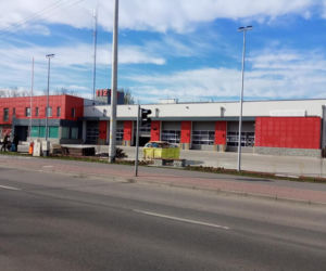 Legionowscy strażacy pokazują swoją nową remizę