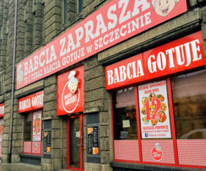 Nowa restauracja próbuje zaistnieć krzykliwym szyldem. Zareagował konserwator zabytków