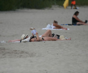 Ewa Skibińska na plaży