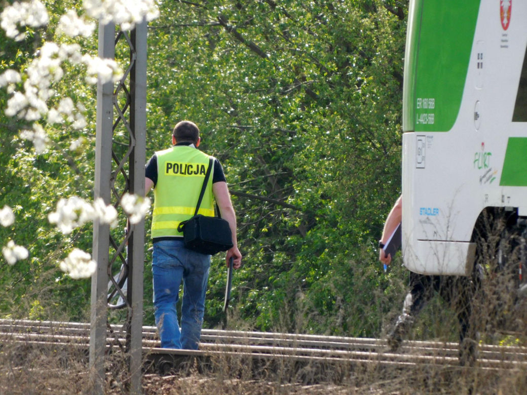 Tragedia w Ząbkach. Nie żyje pieszy. Wtargnął na tory w niedozwolonym miejscu