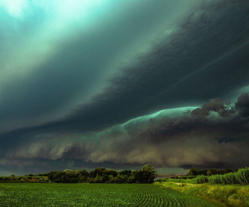 Wichury w Polsce 17.02.2022. Wiatr do 120 km/h zmiecie wszystko, co stanie mu na drodze! [RADAR WIATRU]