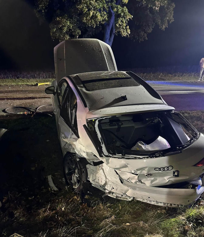 Poważny wypadek na Dolnym Śląsku! Samochody zderzyły się z ciągnikiem, są ranni