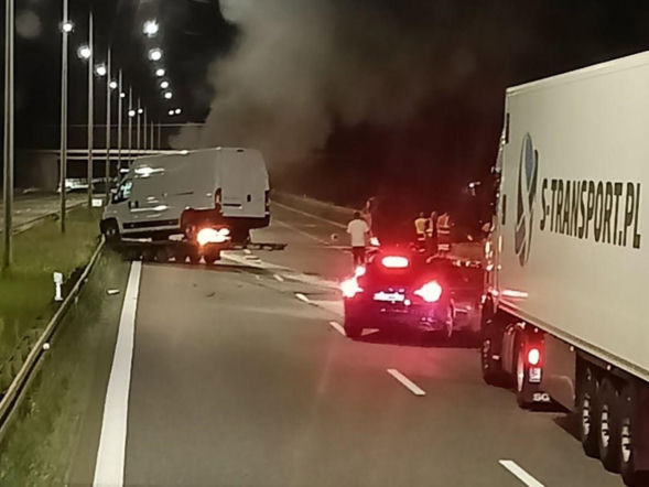 Tragiczny wypadek na A4. Ciężarówka zmiażdżyła pojazd służb drogowych