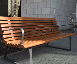 Nowe ławki w Warszawie