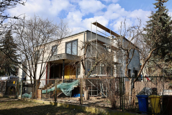 Niekończący się remont sąsiadów Kaczyńskiego