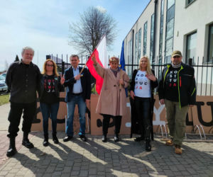 Były okrzyki i wuwuzele, takie nasze prawo. Sąd umorzył postępowanie 