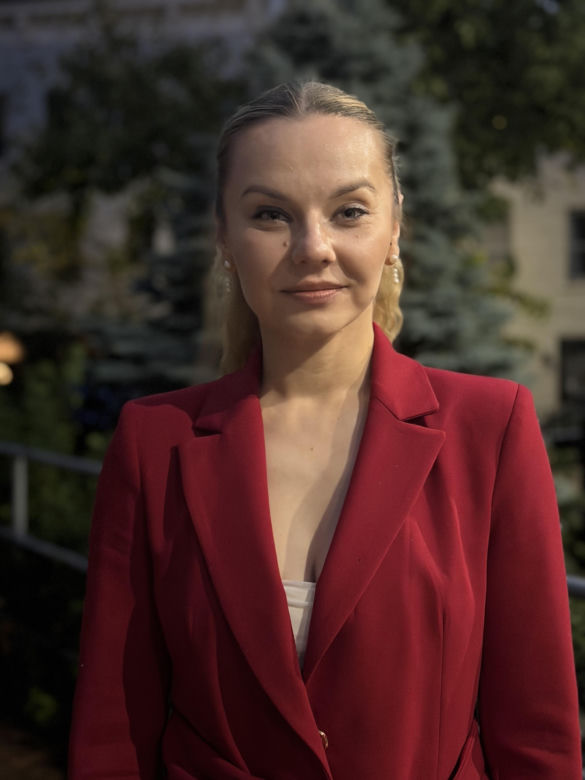 Dagmara Czechura śpiewa, prowadzi imprezy i uczy śpiewu