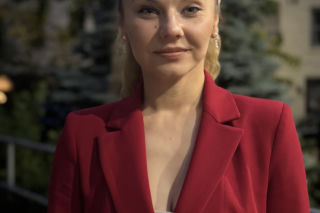 Dagmara Czechura śpiewa, prowadzi imprezy i uczy śpiewu