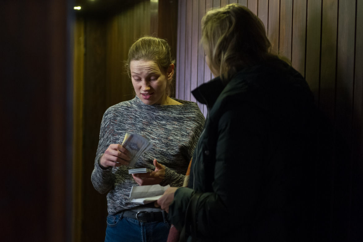 Na Wspólnej odcinek 2653. Zuza (Małgorzata Socha), Sylwia (Alicja Stasiewicz)