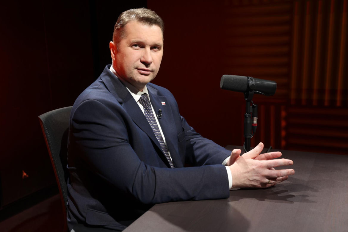 Przemysław Czarnek był królem parkietu we włoskim hotelu. Tam poznał piękną małżonkę [ZDJĘCIA]