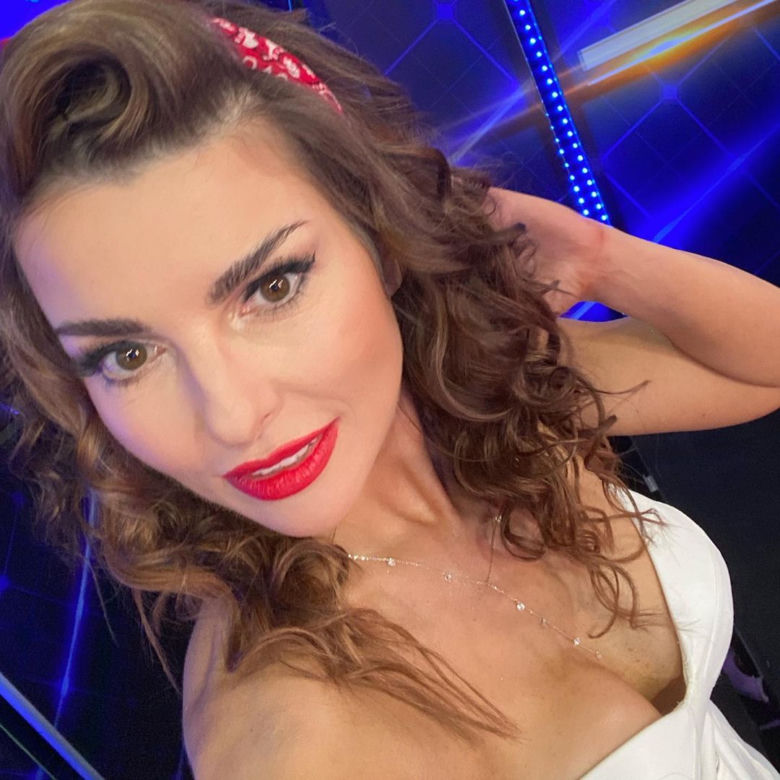 Beata Chmielowska-Olech - najpiękniejszy dekolt telewizji 