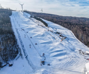 W Łódzkiem jak w Białce Tatrzańskiej. Góra Kamieńsk szykuje się na otwarcie sezonu