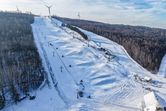 W Łódzkiem jak w Białce Tatrzańskiej. Góra Kamieńsk szykuje się na otwarcie sezonu