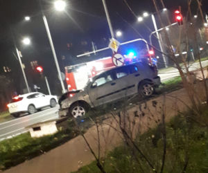 Dramatyczny wypadek radiowozu w centrum Częstochowy. Ranni policjanci trafili do szpitala [ZDJĘCIA]