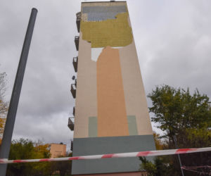 Wichura zniszczyła 11-piętrowy blok. Na szczęście nikt nie ucierpiał