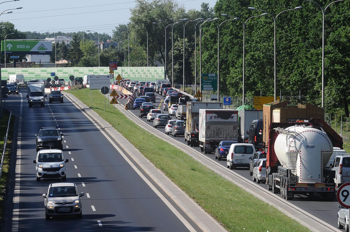 Kierowcy wściekli w korku a na budowie pusto