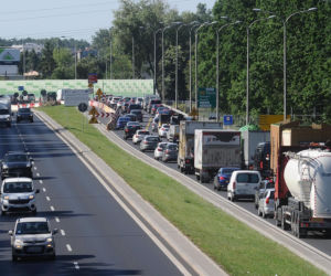 Kierowcy wściekli w korku a na budowie pusto