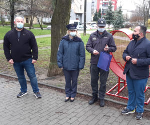 Więźniowie stworzyli ogromne metalowe serce na nakrętki. Zobacz zdjęcia!