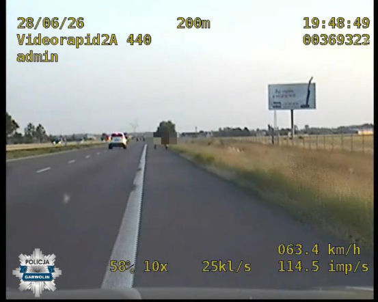 Dzieci na rowerach na S17