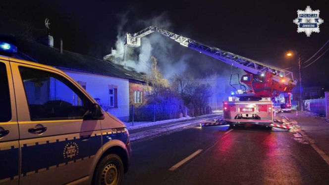 Pożar bloku w Jaworznie. Doszło do wybuchu i zawalenia części budynku. Dwie osoby poszkodowane
