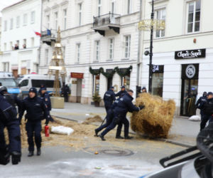 Protest Agrounii na warszawskim Nowym Świecie.
