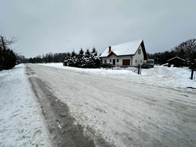 2-letnia dziewczynka została postrzelona w domu na terenie gminy Pasym
