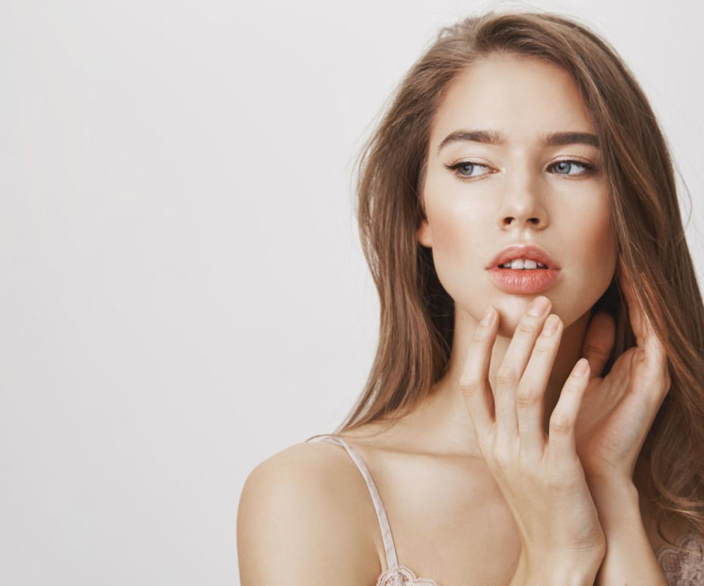 Odwołaj botoks! Wyjmij z kuchennej szafki, nałóż na usta, a powiększysz je dosłownie w pięć minut