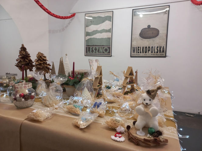 ​Z każdym dniem wybór jest coraz mniejszy. W Galerii MBWA w Lesznie trwa Kiermasz Świąteczny