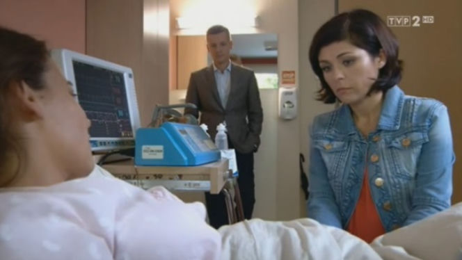 M jak miłość odc. 1028. Magda (Anna Mucha), Kinga (Katarzyna Cichopek), Piotrek (Marcin Mroczek)