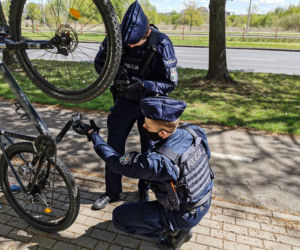 Policjanci kontrolują rowery w Białymstoku