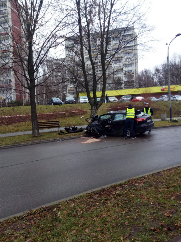 KOSZMARNY wypadek w Krakowie! Młody kierowca zginął na miejscu 