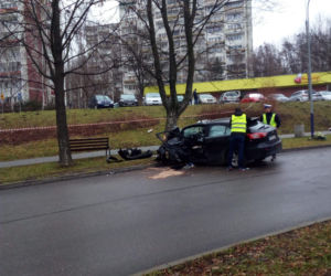 KOSZMARNY wypadek w Krakowie! Młody kierowca zginął na miejscu 